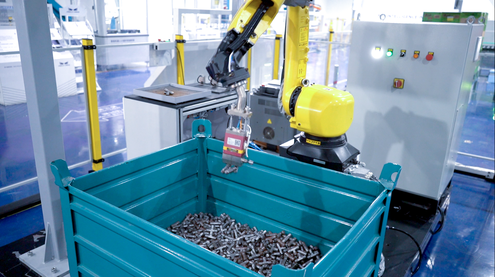 智能機器人應用-小型三通閥深筐亂序抓取