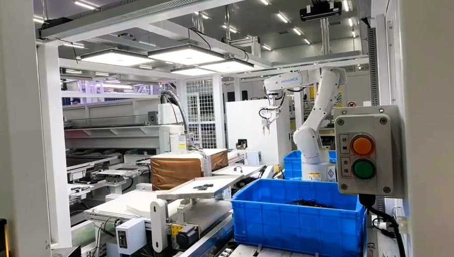 AI視覺引導光伏接線盒上料 | 某大型光伏企業 AI視覺引導光伏接線盒上料 | 某大型光伏企業