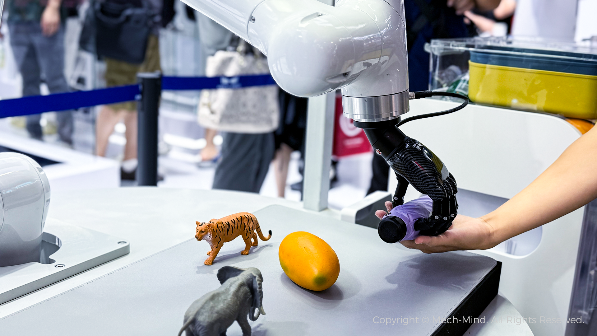 從自主認知、規(guī)劃到泛化操作,梅卡曼德具身智能“眼腦手”賦予機器人全鏈條AI能力 從自主認知、規(guī)劃到泛化操作,梅卡曼德具身智能“眼腦手”賦予機器人全鏈條AI能力