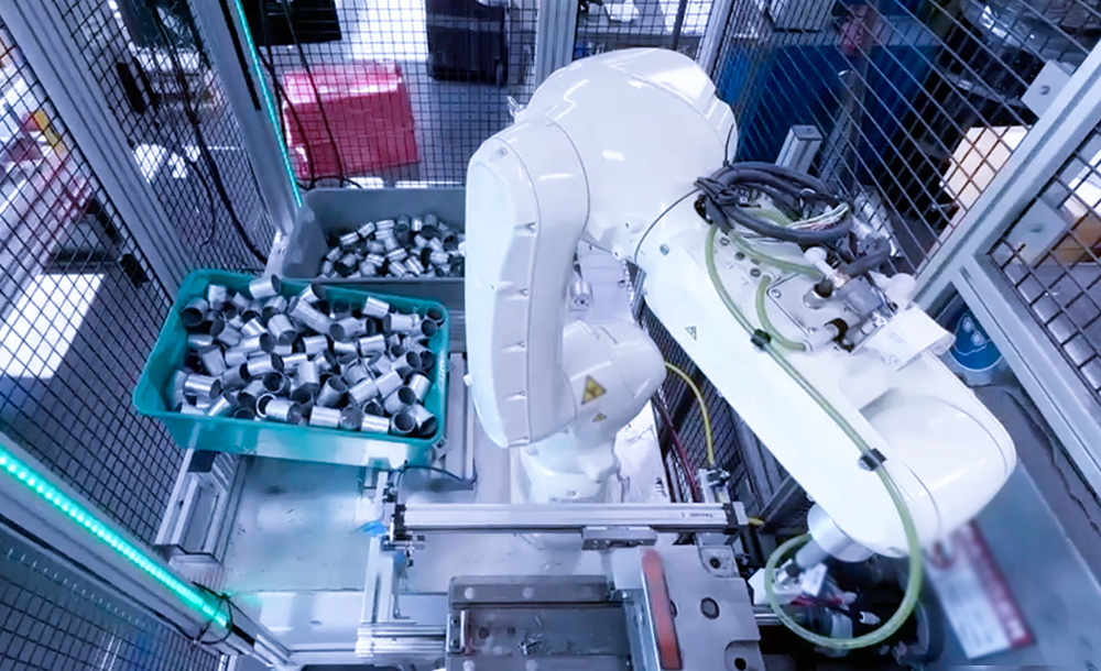 海量種類反光工件泛化精準操作，梅卡曼德具身智能“眼+腦”助力全場景智能制造