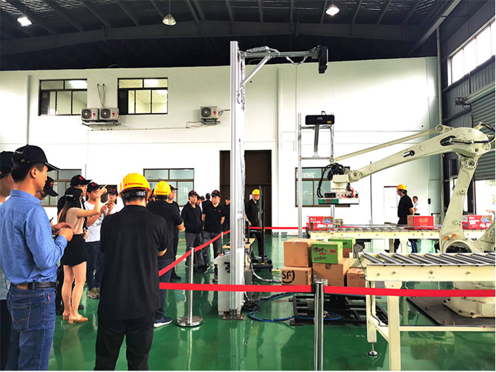 物流行業(yè)迎來(lái)硬核新技術(shù),機(jī)器人混拆混碼方案亮相昆山 物流行業(yè)迎來(lái)硬核新技術(shù),機(jī)器人混拆混碼方案亮相昆山